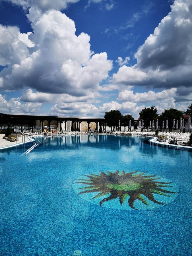 "Poseidon" Centar Aparthotel Stari Banovci Exteriör bild