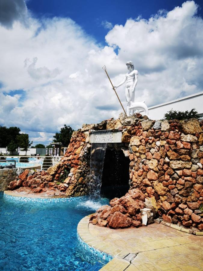"Poseidon" Centar Aparthotel Stari Banovci Exteriör bild