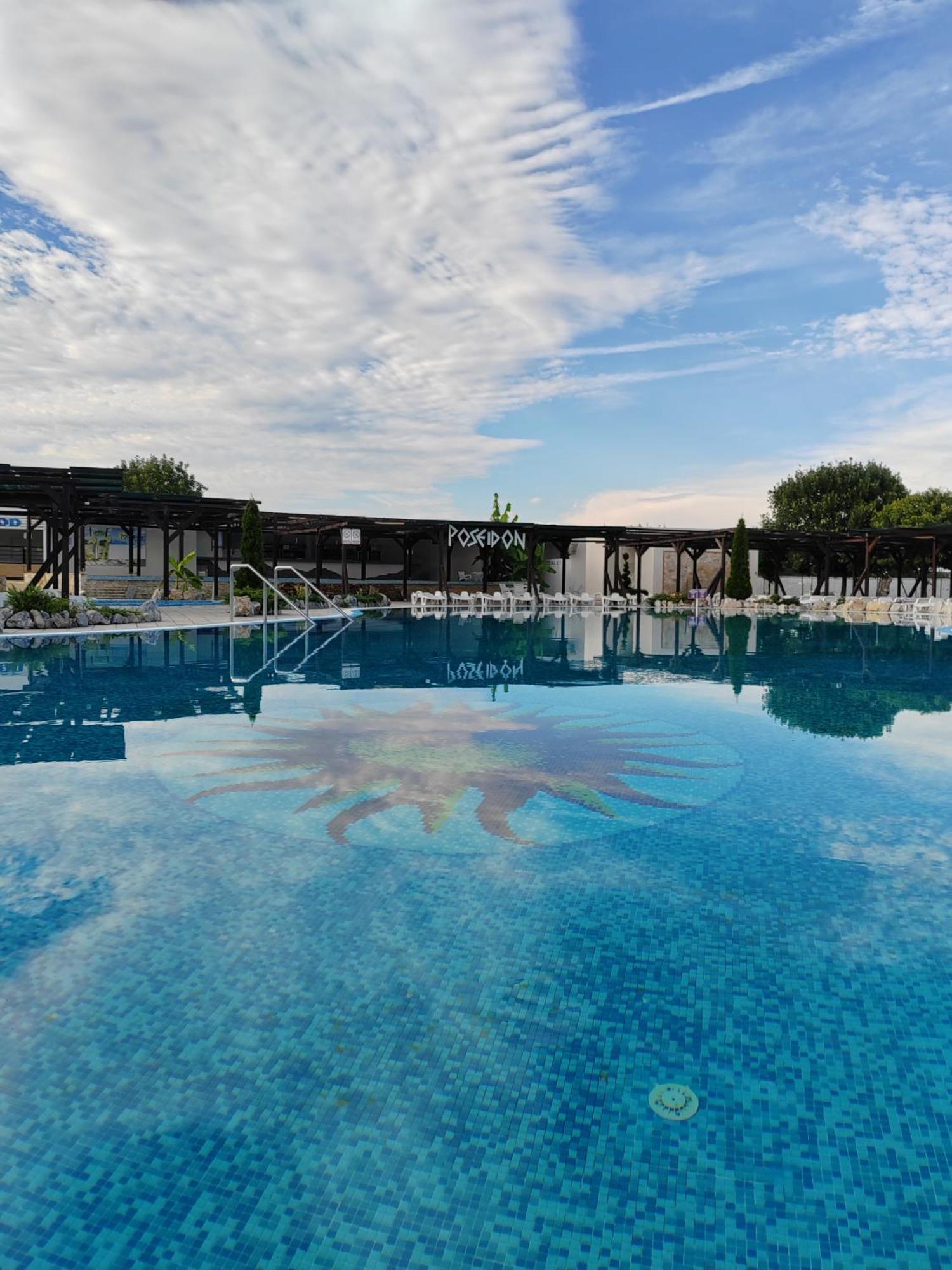 "Poseidon" Centar Aparthotel Stari Banovci Exteriör bild