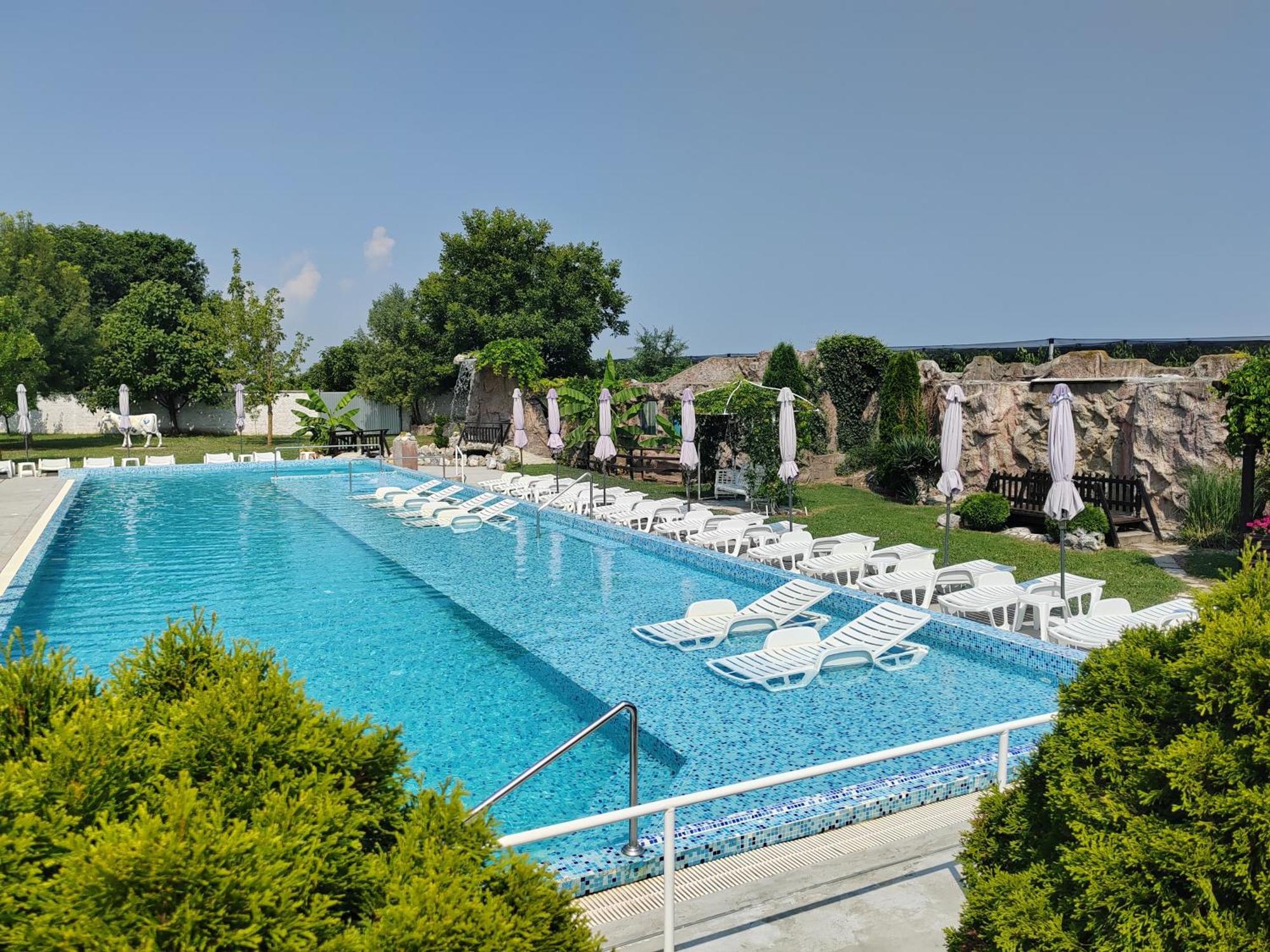 "Poseidon" Centar Aparthotel Stari Banovci Exteriör bild