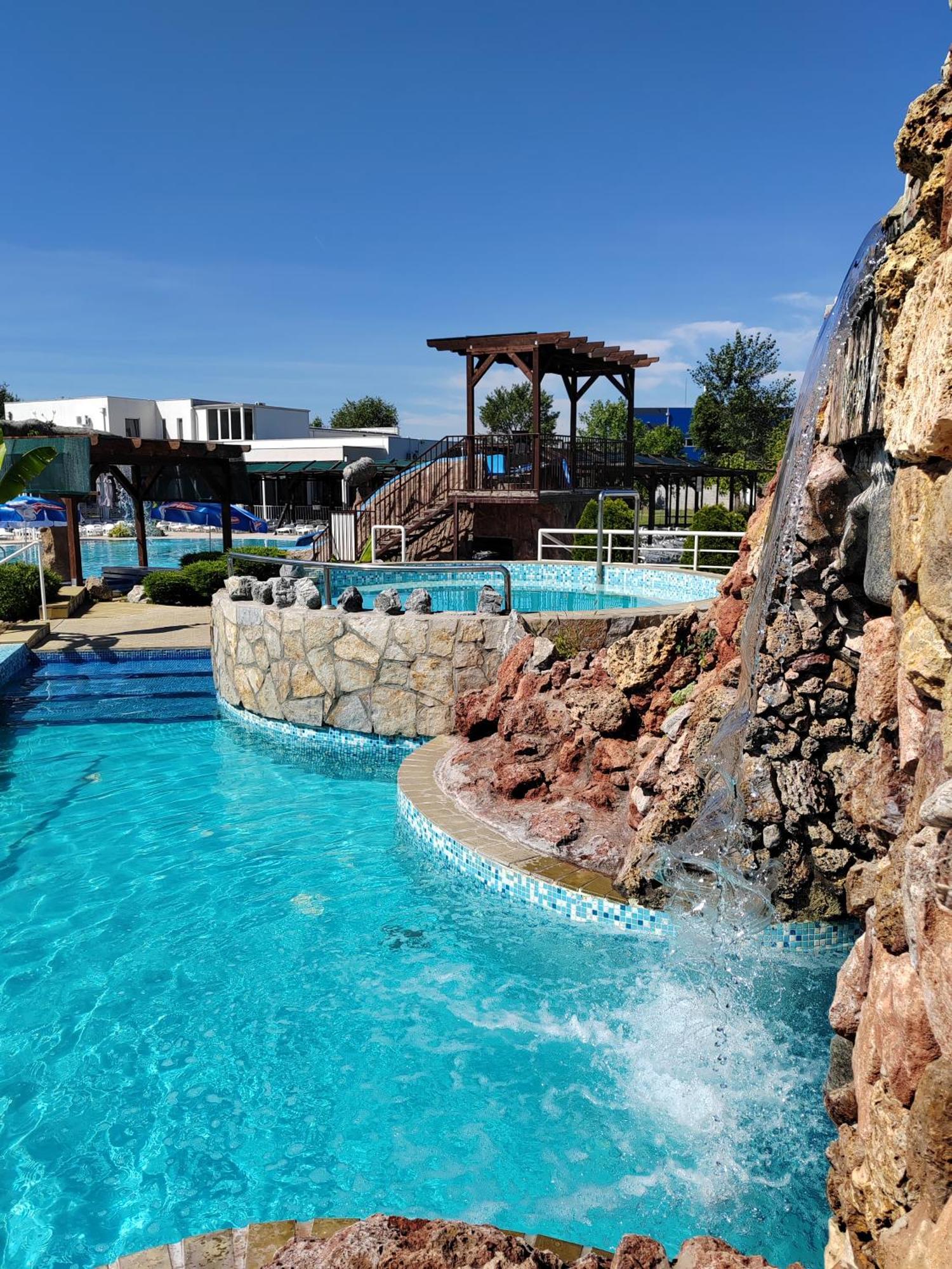 "Poseidon" Centar Aparthotel Stari Banovci Exteriör bild