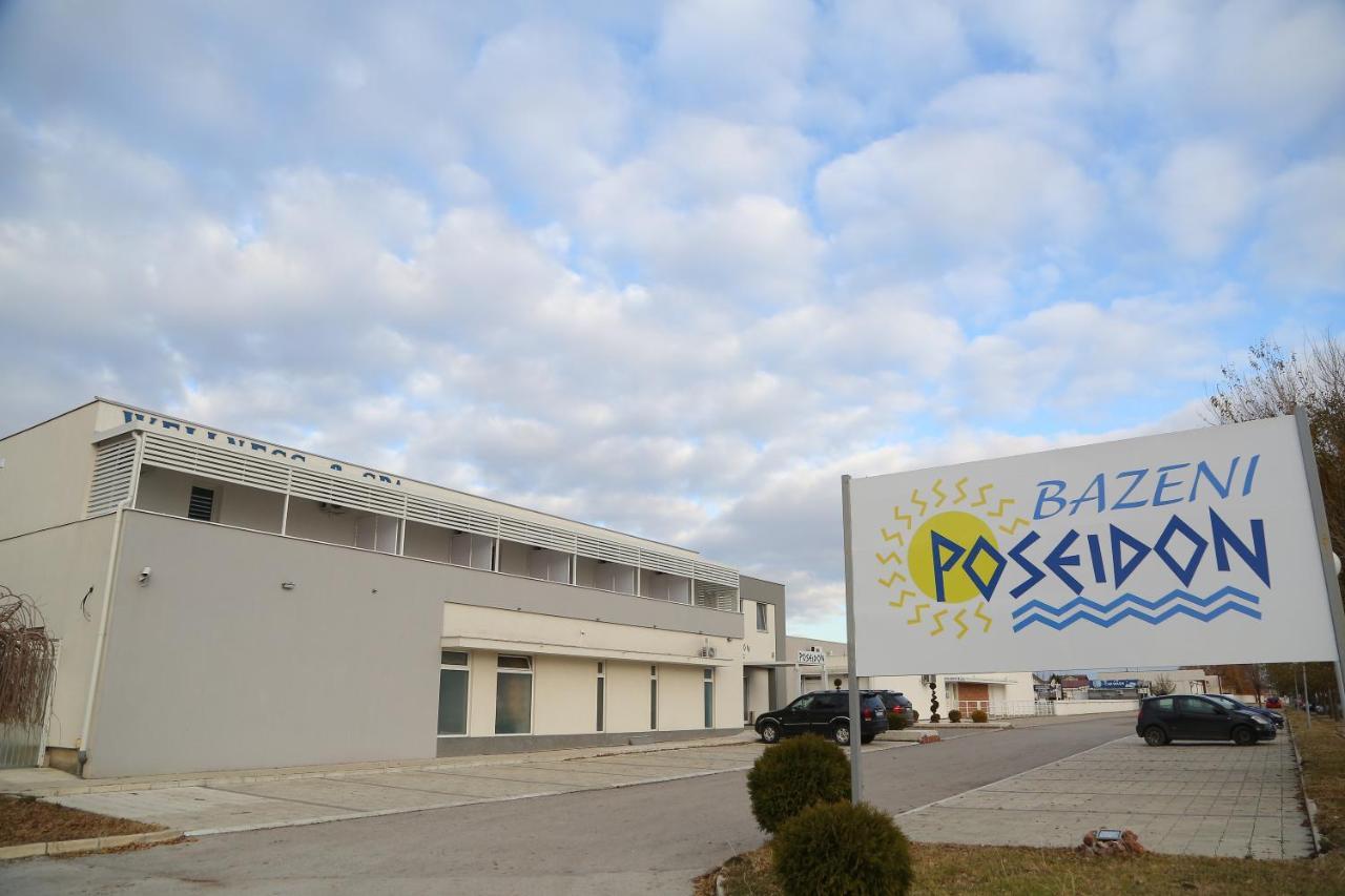 "Poseidon" Centar Aparthotel Stari Banovci Exteriör bild