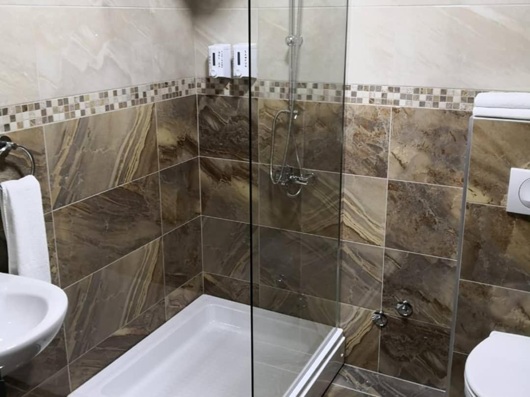 "Poseidon" Centar Aparthotel Stari Banovci Exteriör bild