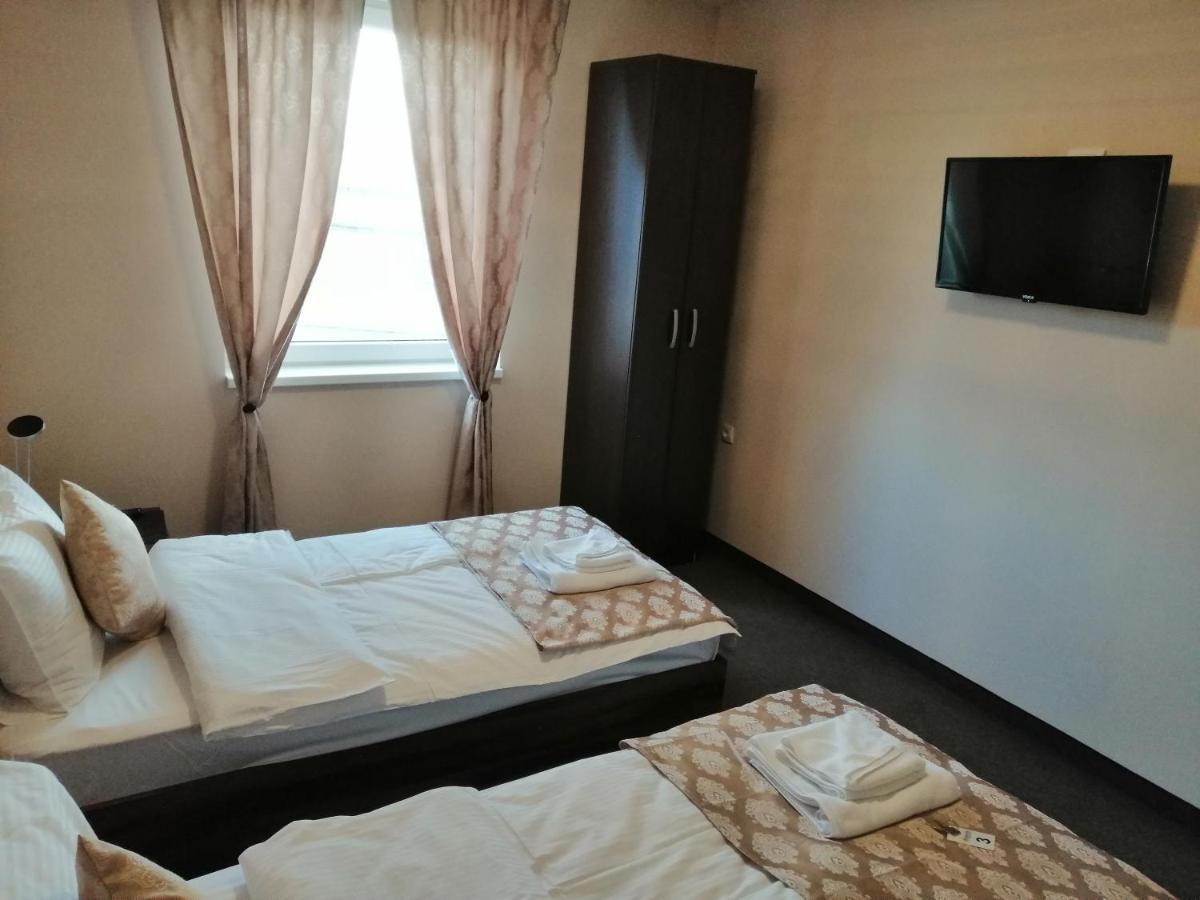 "Poseidon" Centar Aparthotel Stari Banovci Exteriör bild