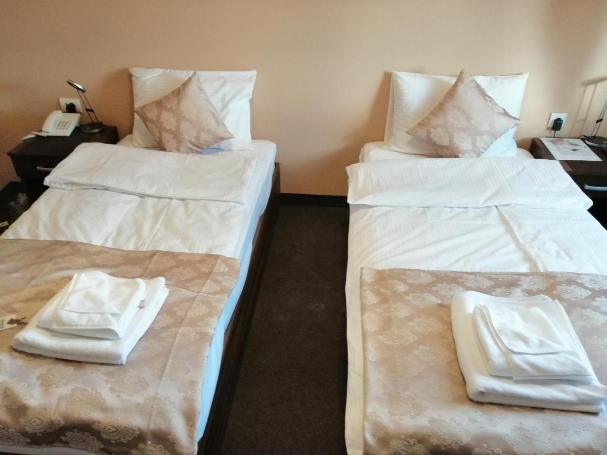 "Poseidon" Centar Aparthotel Stari Banovci Exteriör bild